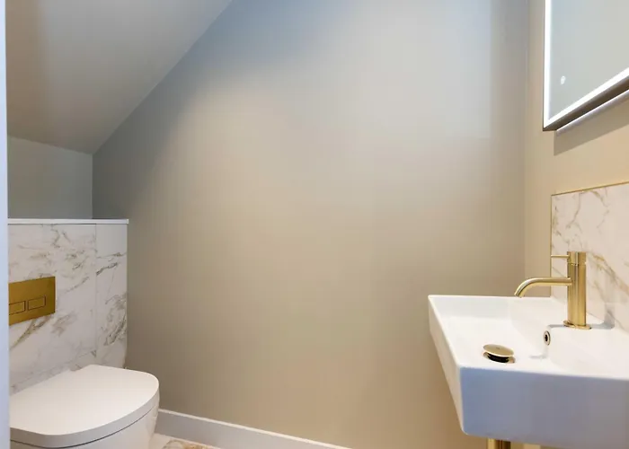 Dragon - Centre 2 Bed Luxury Mews House