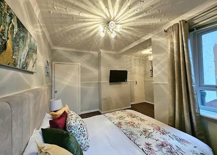 Craigietinny Road Apartment- 3 Beds *