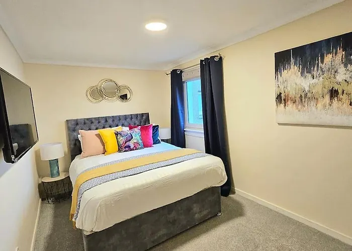 4 Bed House With 6 Beds شقة *