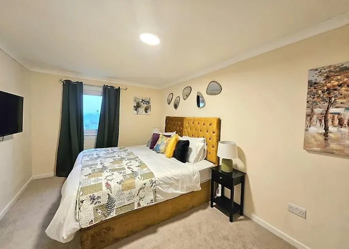 4 Bed House With 6 Beds Edinburgh