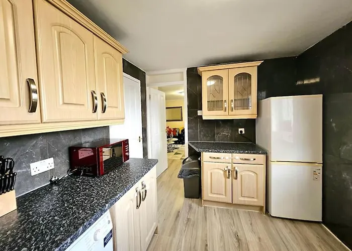 4 Bed House With 6 Beds Daire