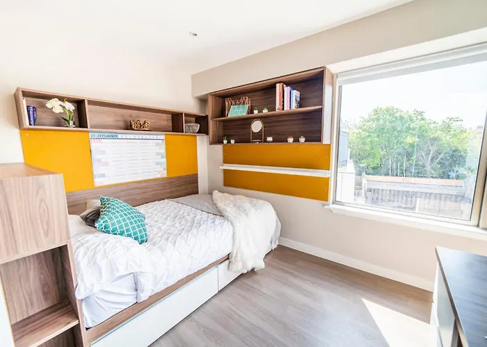 Apartment In Brewer's Court In *