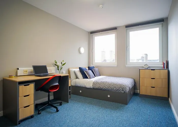 8 Roxburgh *