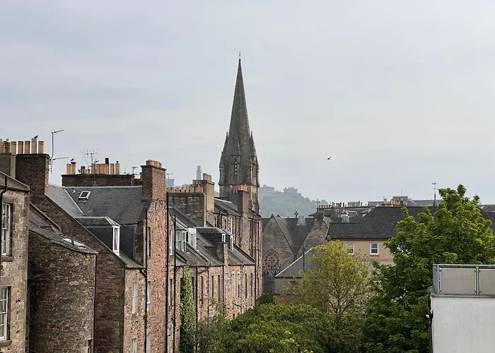 Arthurs Penthouse - Central Leith Walk 2-storey - Free Parking & Fast Wifi Apartment Edinburgh