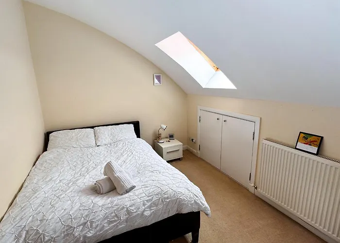 Arthurs Penthouse - Central Leith Walk 2-storey - Free Parking & Fast Wifi Apartment *