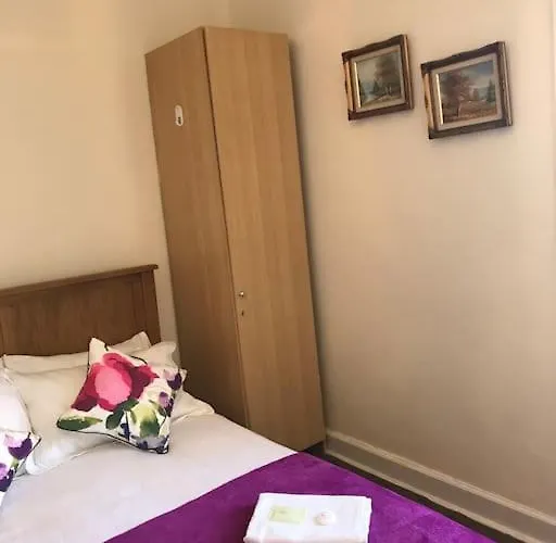 Apartment 3 Bedrooms For Upto 6