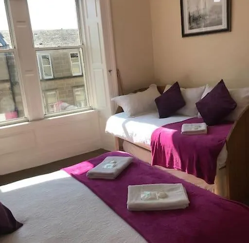 3 Bedrooms For Upto 6 Apartment