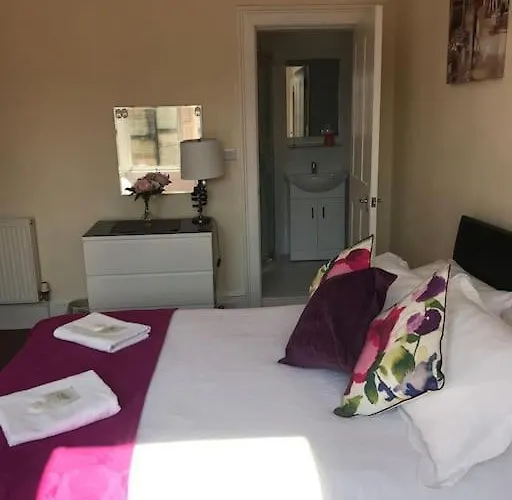 Апартаменты 3 Bedrooms For Upto 6