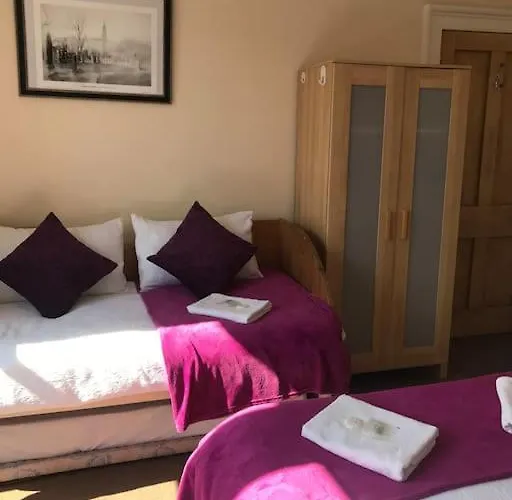 3 Bedrooms For Upto 6 *