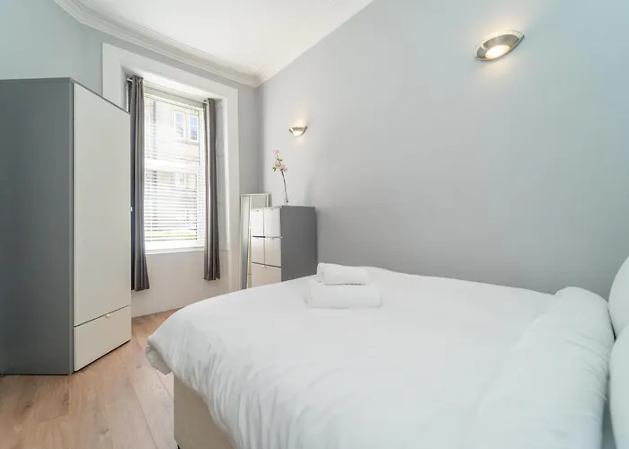 Beautiful Spacious Victorian Town House Apartmán *