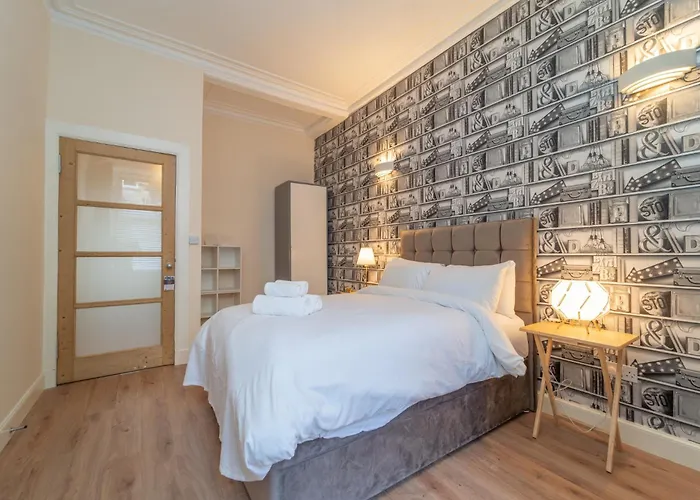 Beautiful Spacious Victorian Town House