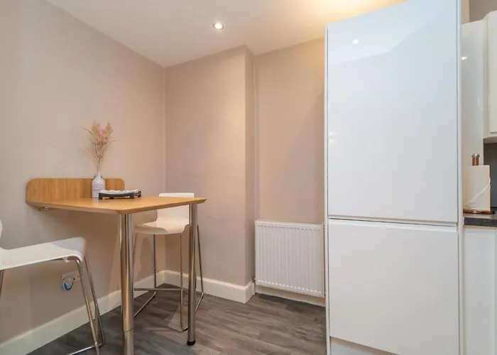 Beautiful Spacious Victorian Town House