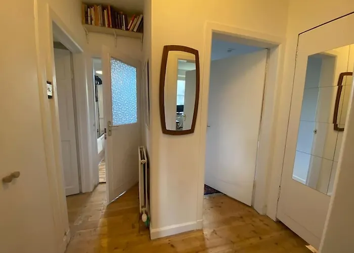 2 Bed With Garden Near Centre & Beach, Free Parking *