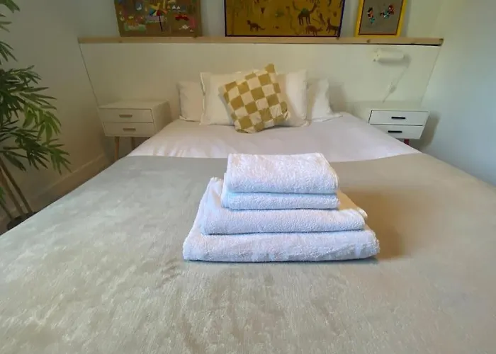 2 Bed With Garden Near Centre & Beach, Free Parking