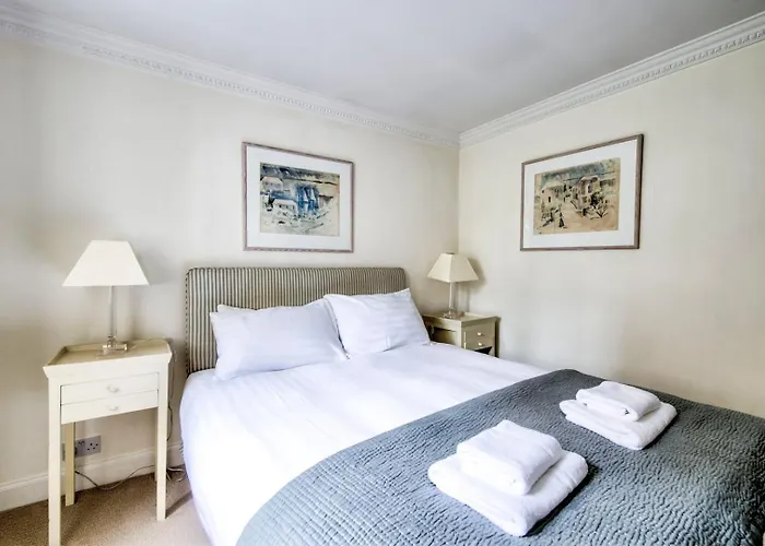 Feriehus Guestready - Classic Charm Near Holyrood Park Edinburgh