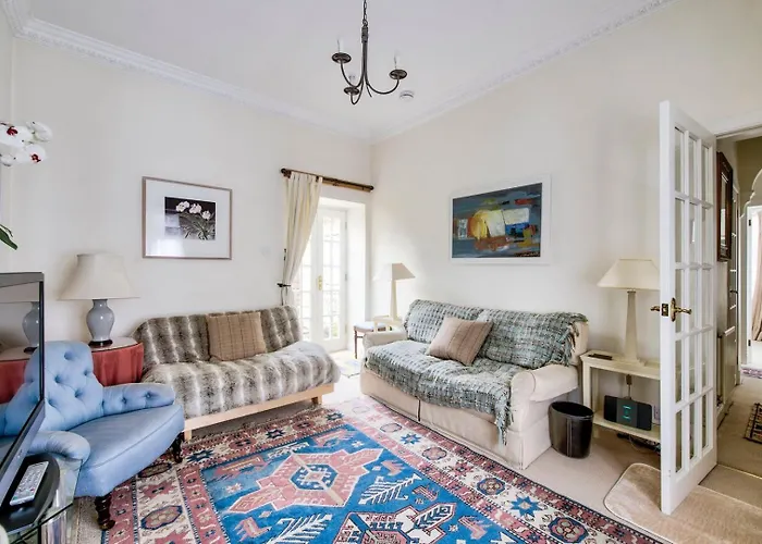 Feriehus Guestready - Classic Charm Near Holyrood Park *