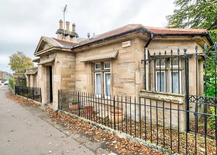 Feriehus Guestready - Classic Charm Near Holyrood Park *