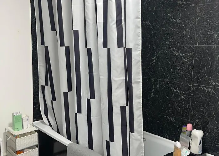 Pretty In The Heart Of إدنبرة