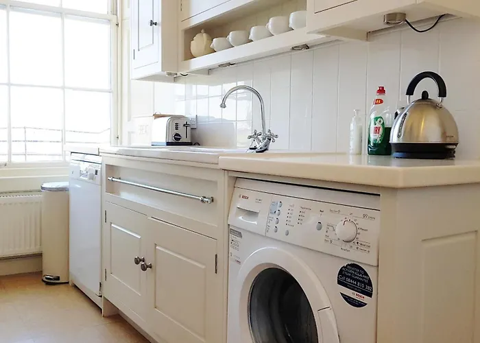 Spacious 2-bedroom Georgian