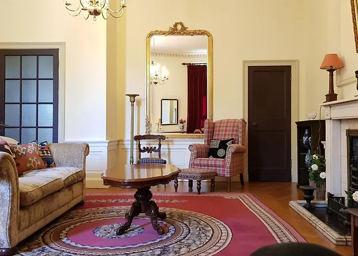 Spacious 2-bedroom Georgian דירה *