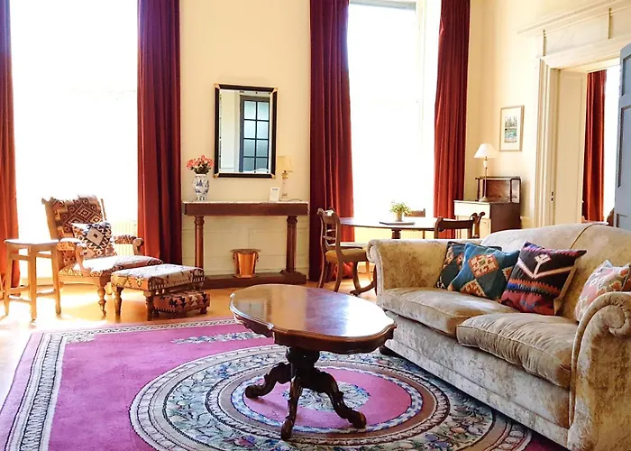 Spacious 2-bedroom Georgian