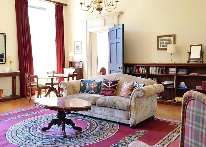 Spacious 2-bedroom Georgian