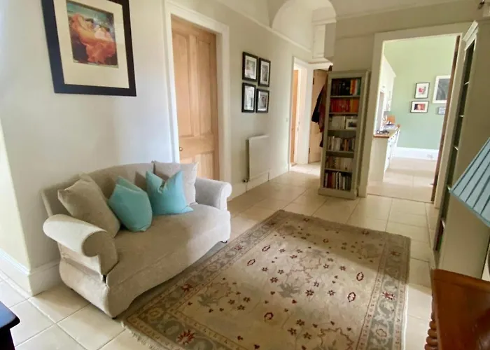 Georgian 4 Bedroom 3 Bathroom New Town