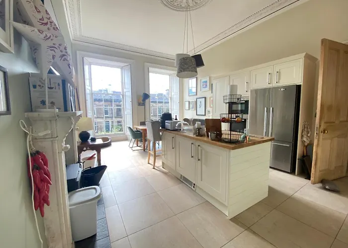 Georgian 4 Bedroom 3 Bathroom New Town Apartment Edinburgh