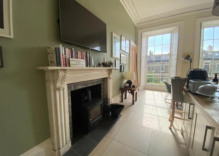 Georgian 4 Bedroom 3 Bathroom New Town *