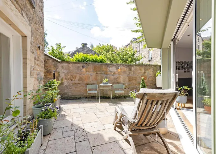 Stylish 3-bedroom 2-storey House With Patio And Balcony Near Princes Street Apartman Edinburgh
