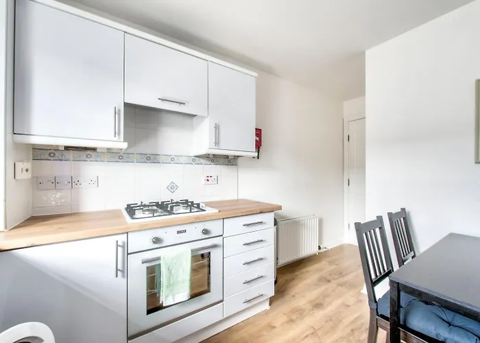 Guestready - Stylish W/ Parking Near * 爱丁堡