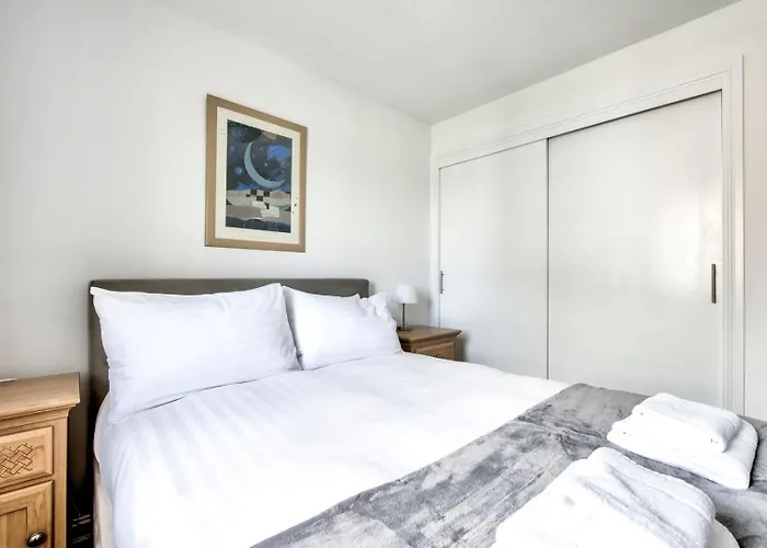 公寓 Guestready - Stylish W/ Parking Near *
