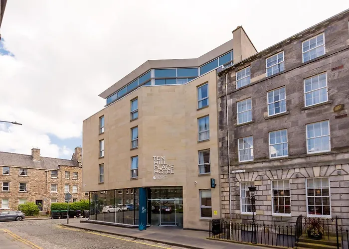 The Gait At Hill Square * Edinburgh