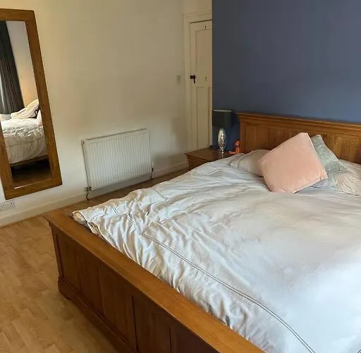 Beautiful Family With Golf *