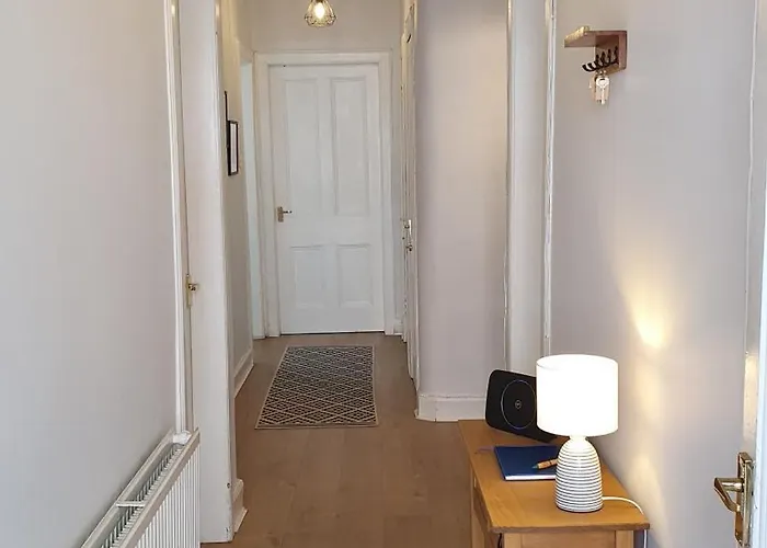 Beautiful Ground Floor Flat Near Haymarket * Edimburgo