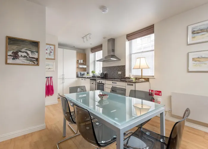 Causewayside - The Address Daire