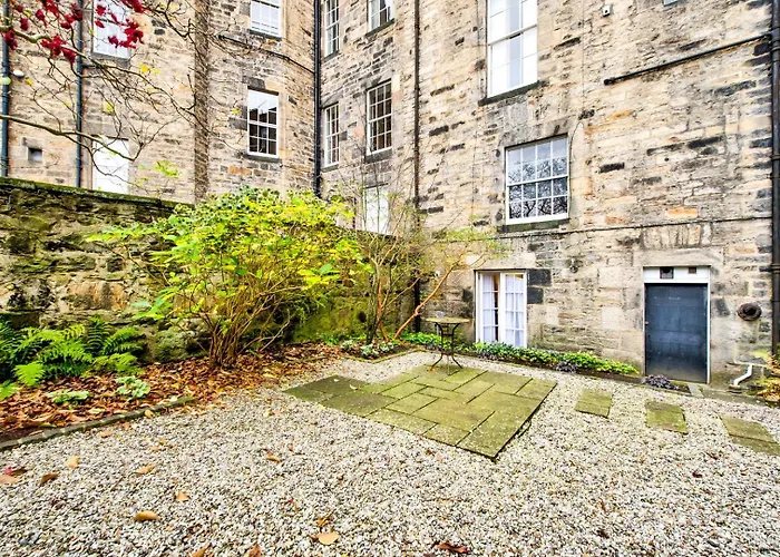 Guestready - Beautiful New Town Studio, With Patio Apartment *