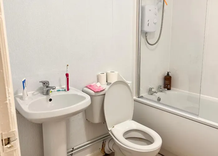 Hotel Double Close To Airport And Heriot Watt Edinburgh