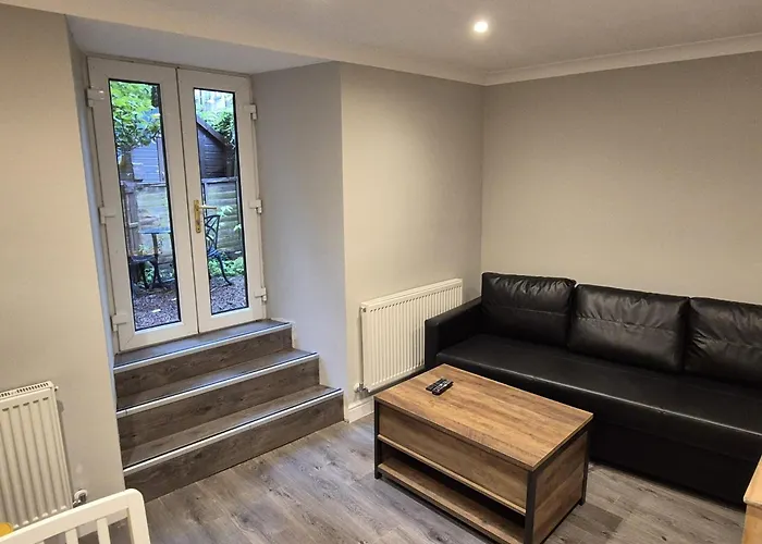 St Patrick Square Main Door 에든버러