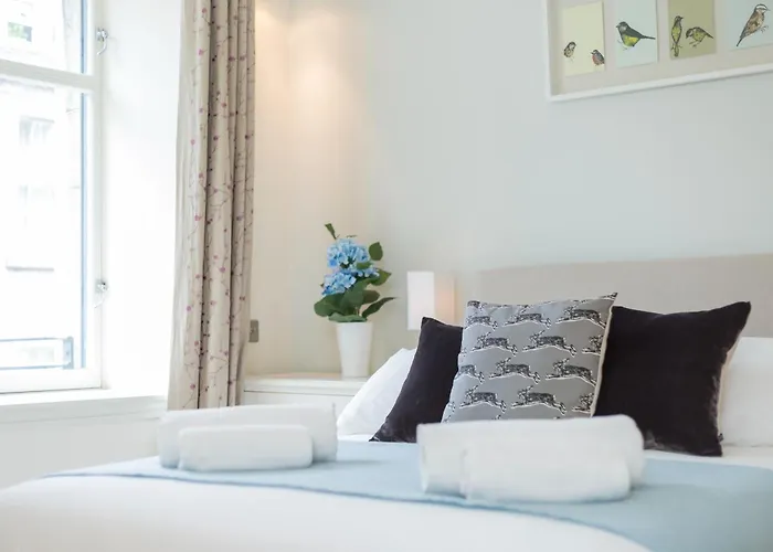 Thistle Street - 401 *