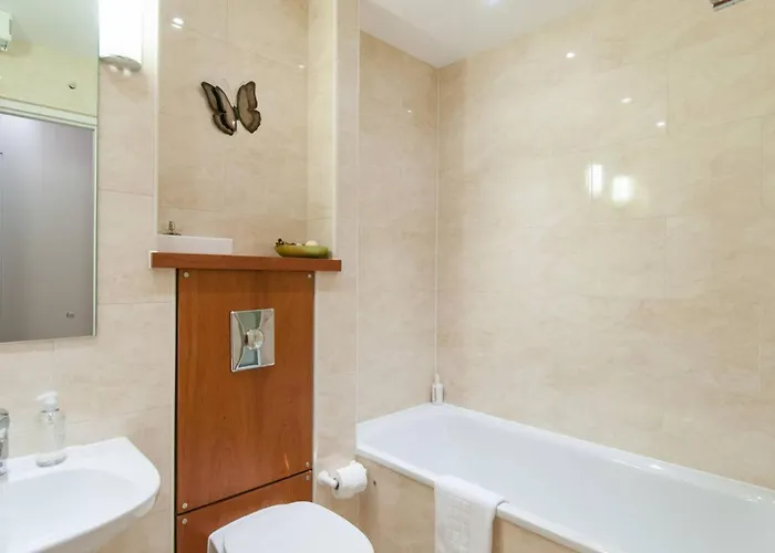 Апартаменты Holyrood Road Park - 379 *