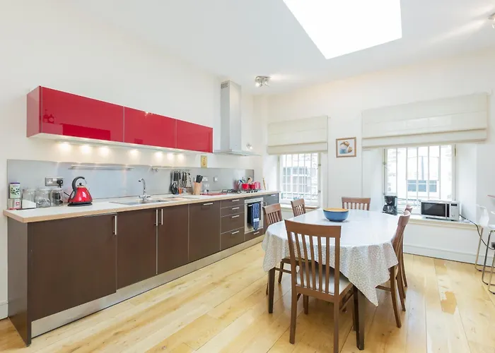 Thistle Street - 401