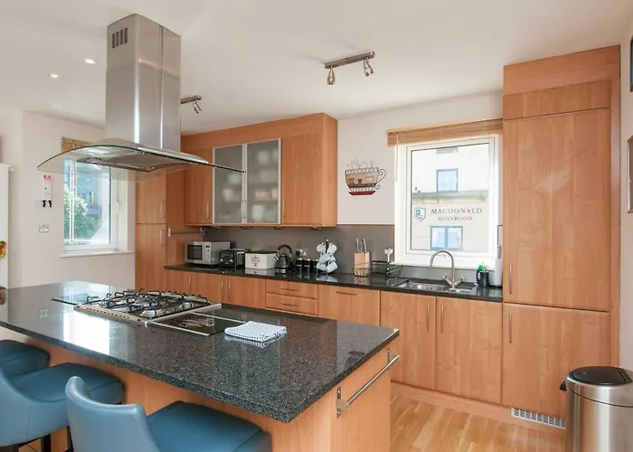 Holyrood Road Park - 379 Apartment