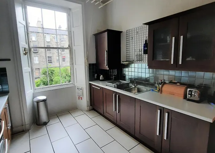 Cornwall Street - 297 * אדינבורו