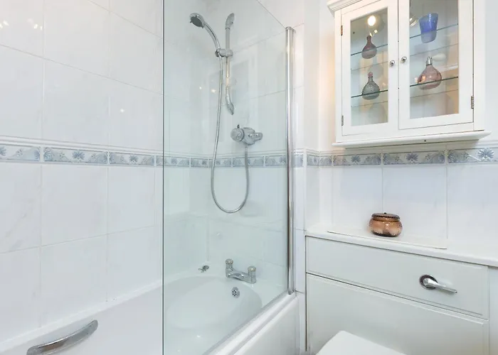 Old Tolbooth Wynd - 393 *