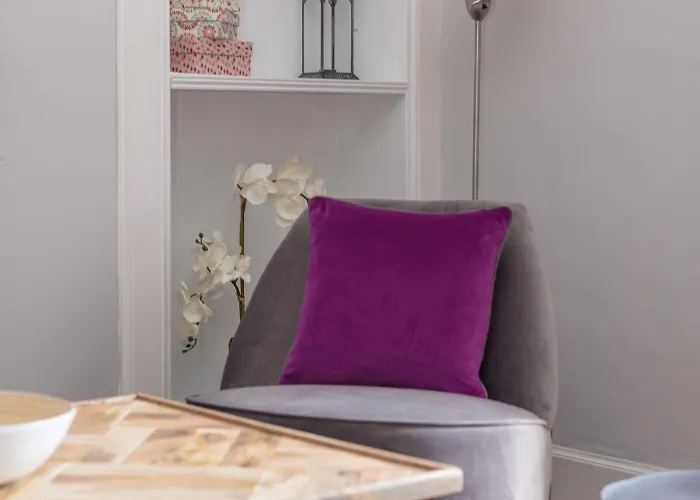 Regent Place - 412 *