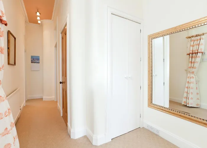 Апартаменты Mardale Crescent - 380