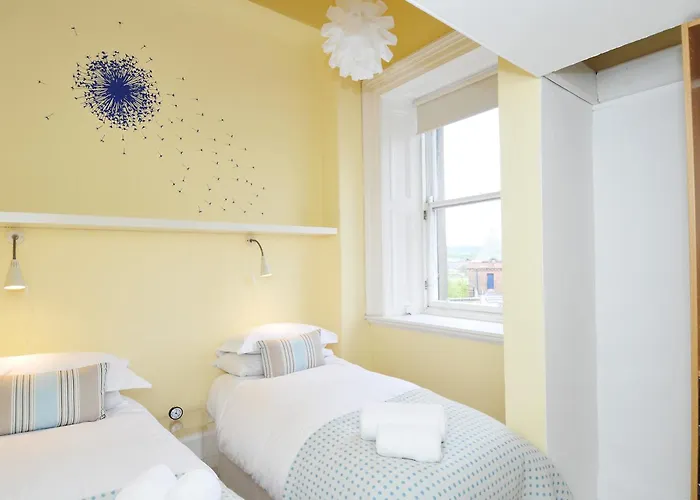 Saxe Coburg Place - 325 *