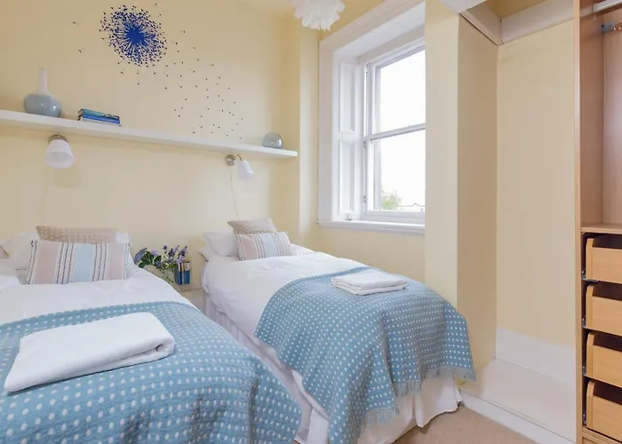 Saxe Coburg Place - 325