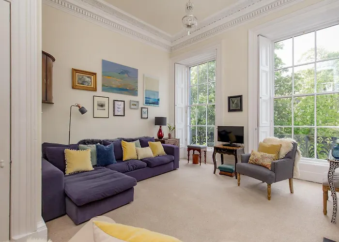 Saxe Coburg Place - 325 *